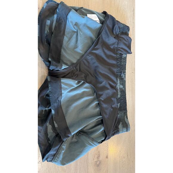 ATHLETA PRINTED MESH RACER RUN SHORT 4” olive camo size large - Picture 5 of 13